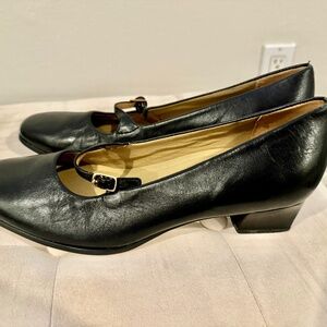 Women's Black Pump Shoes by Easy Spirit size 9.5M
